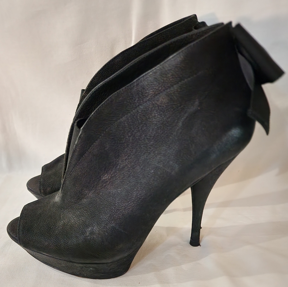 Black Vera Wang Open Toe Shoe